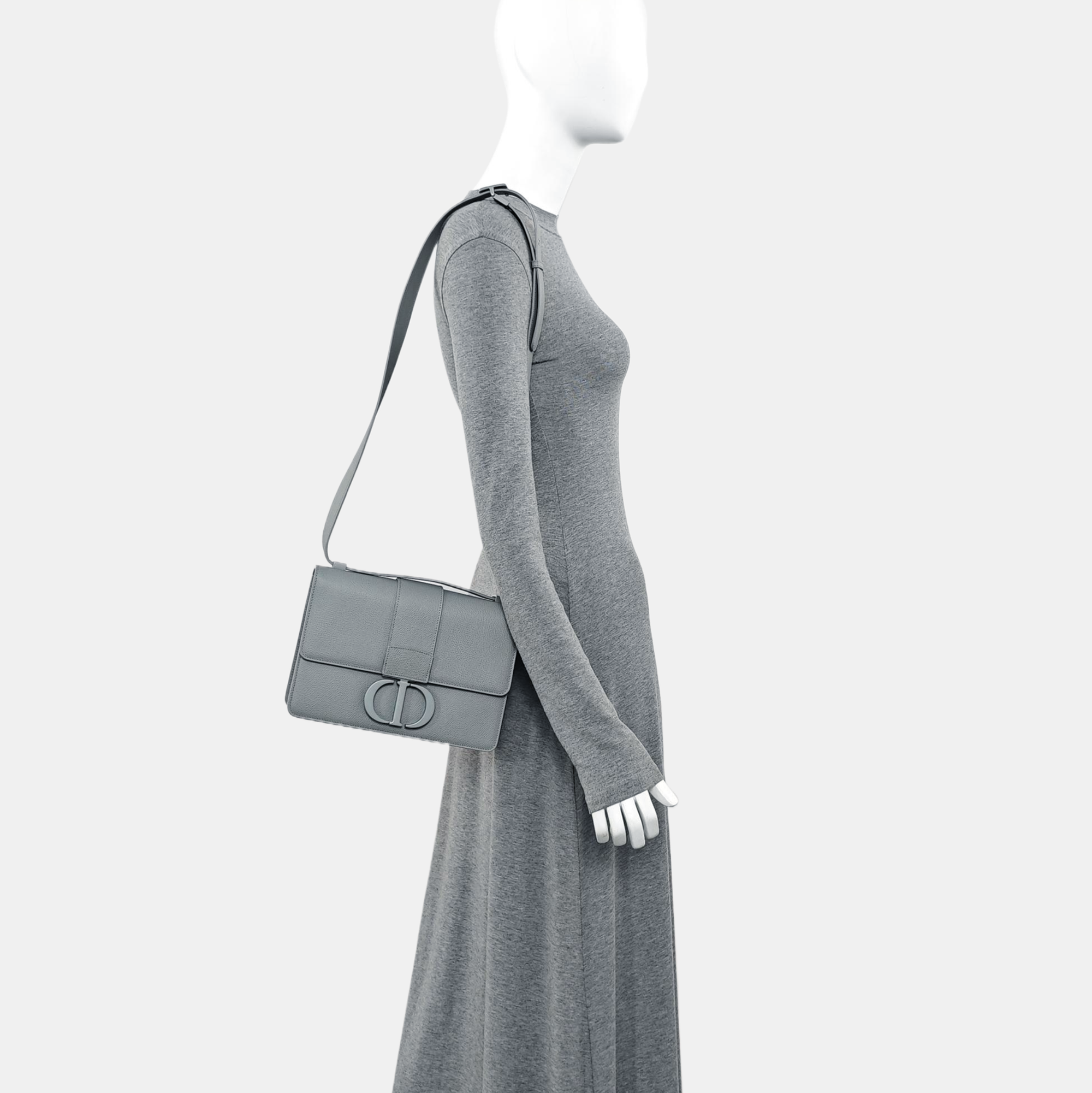 30 Montaigne Medium Calfskin Gray