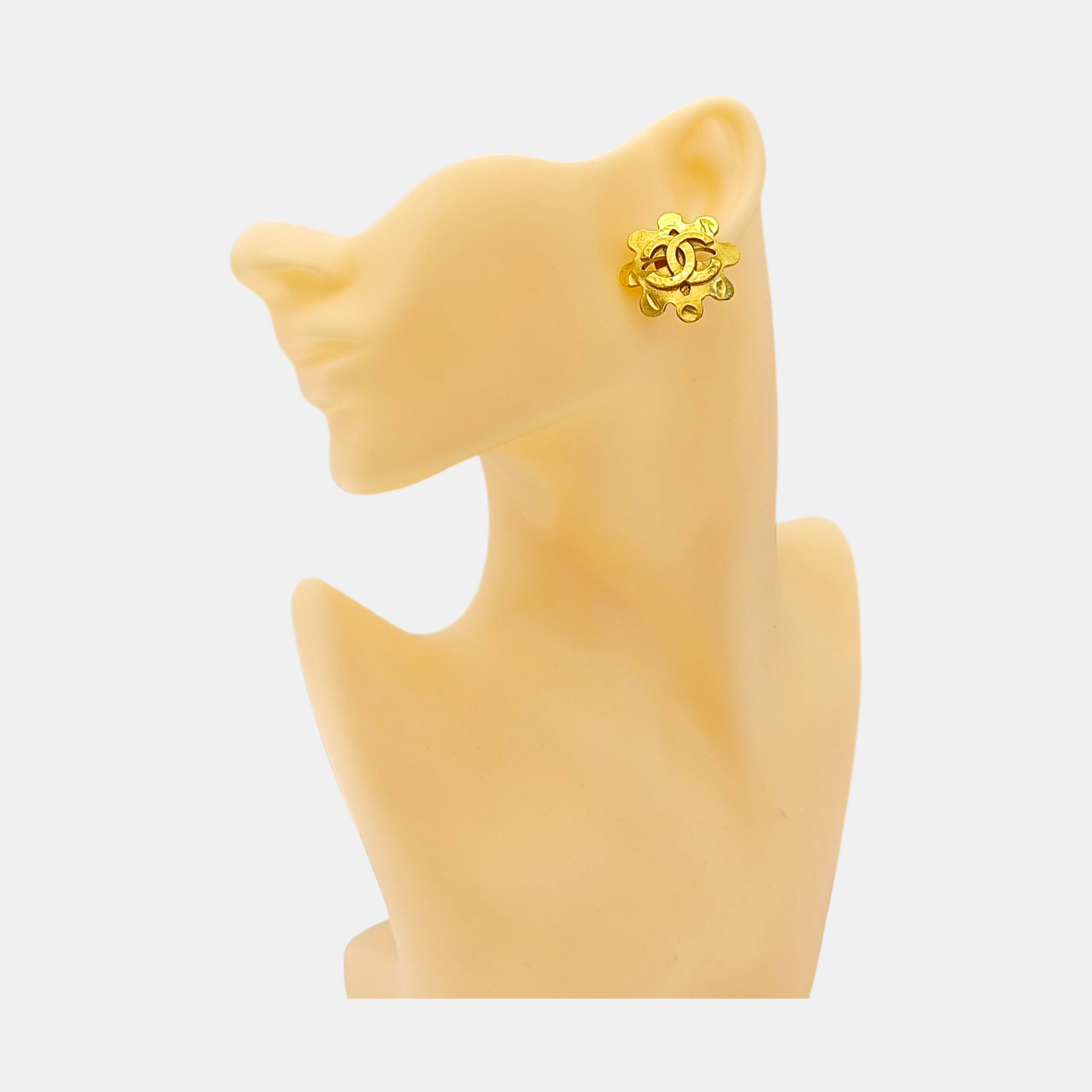 Vintage Metal Gold Clip On Earrings