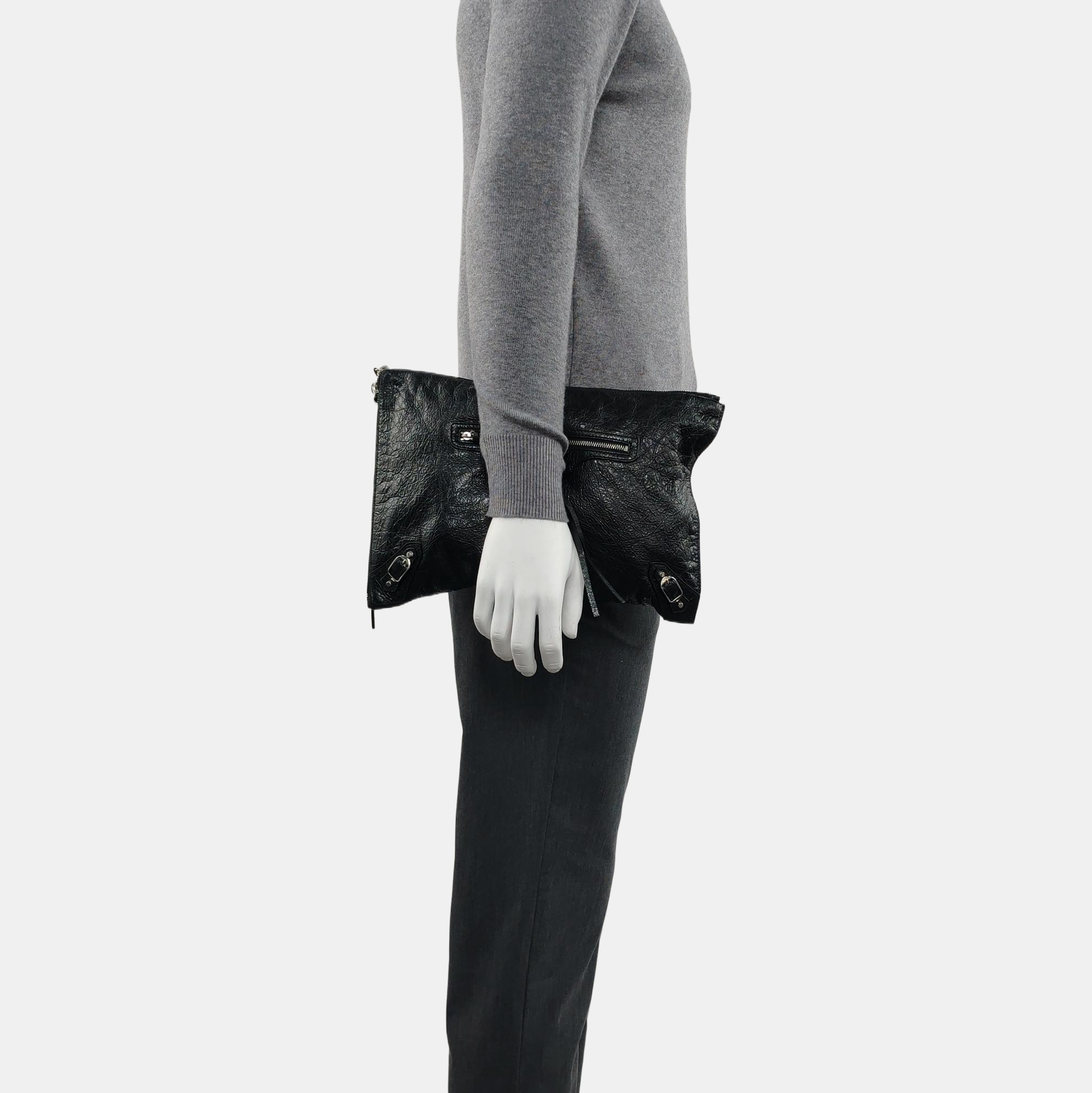 Authenticated pre-owned  Classic City Lambskin Black - Clutch at Looply
