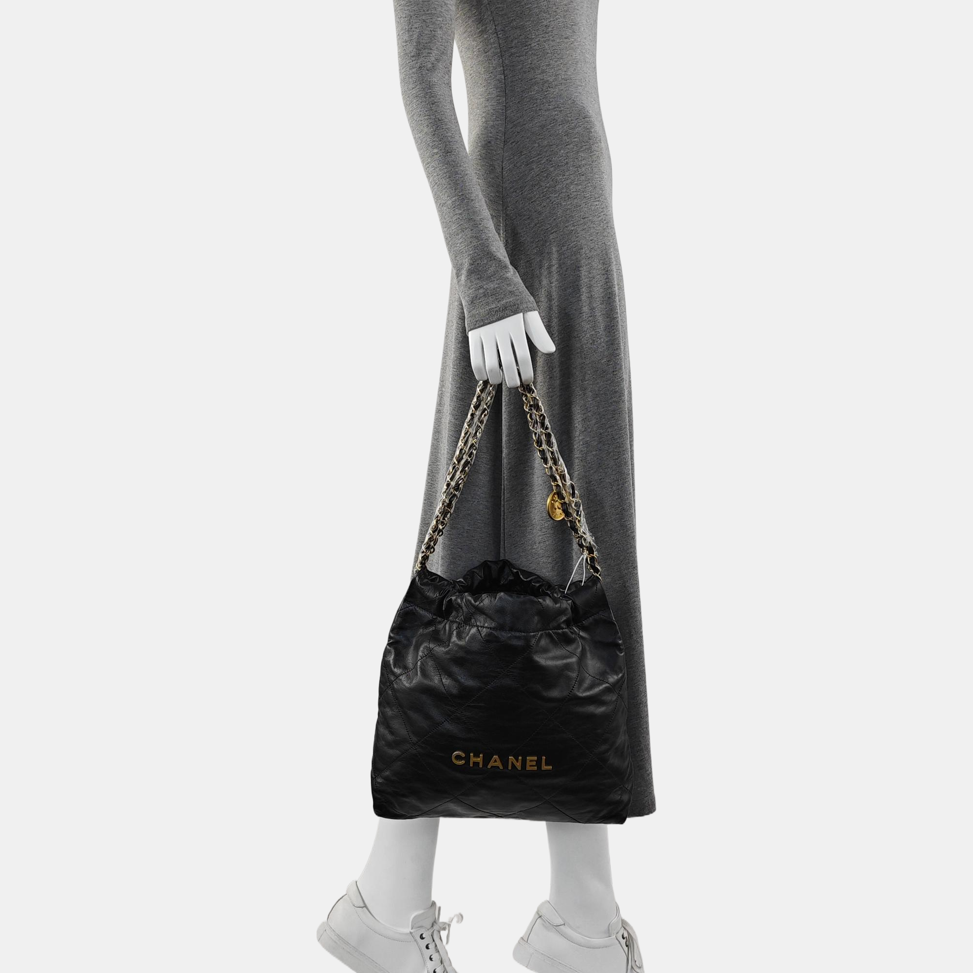 CHANEL 22 Small Quilted Calfskin Black