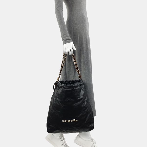 CHANEL 22 Medium Quilted Calfskin Black