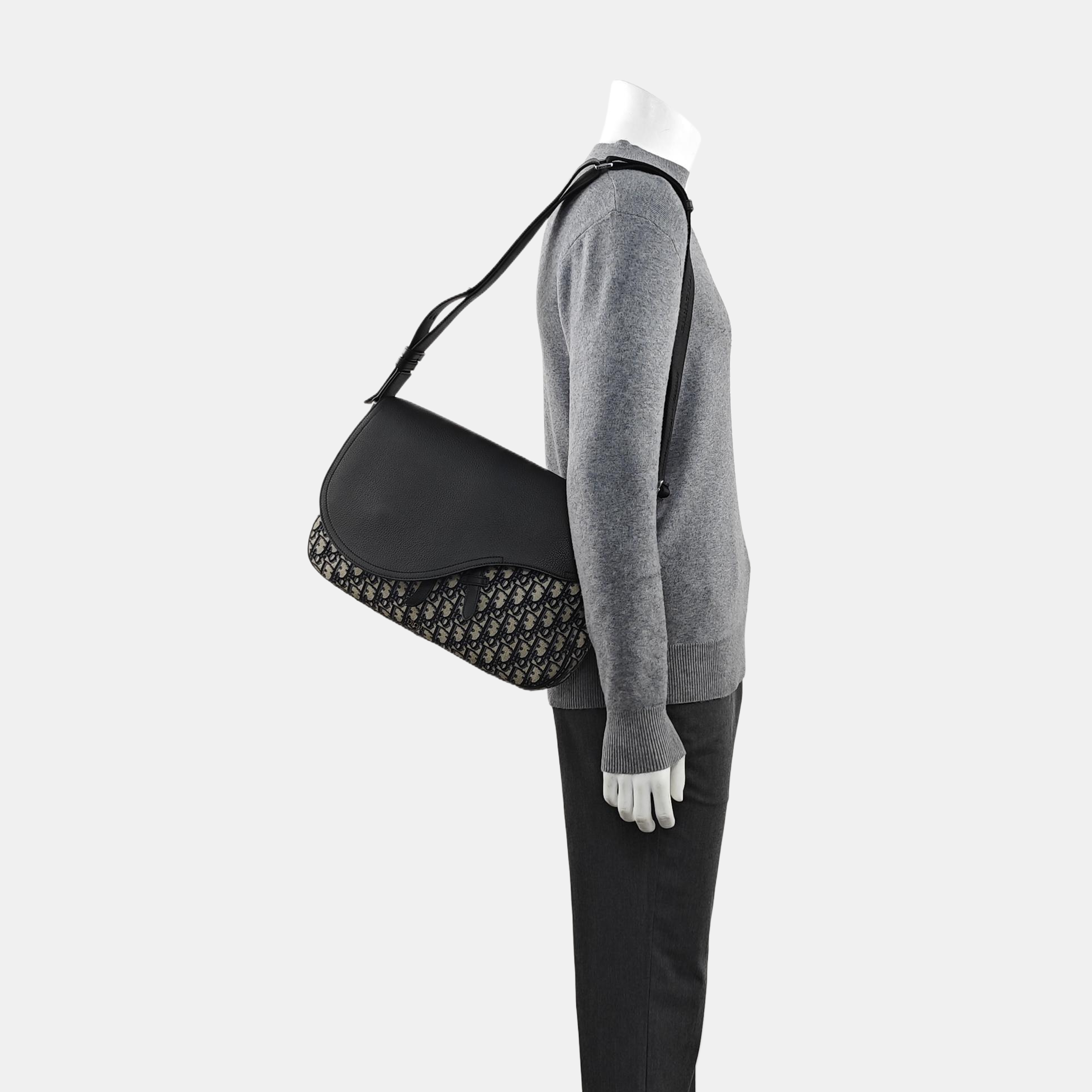 Saddle Canvas Black
