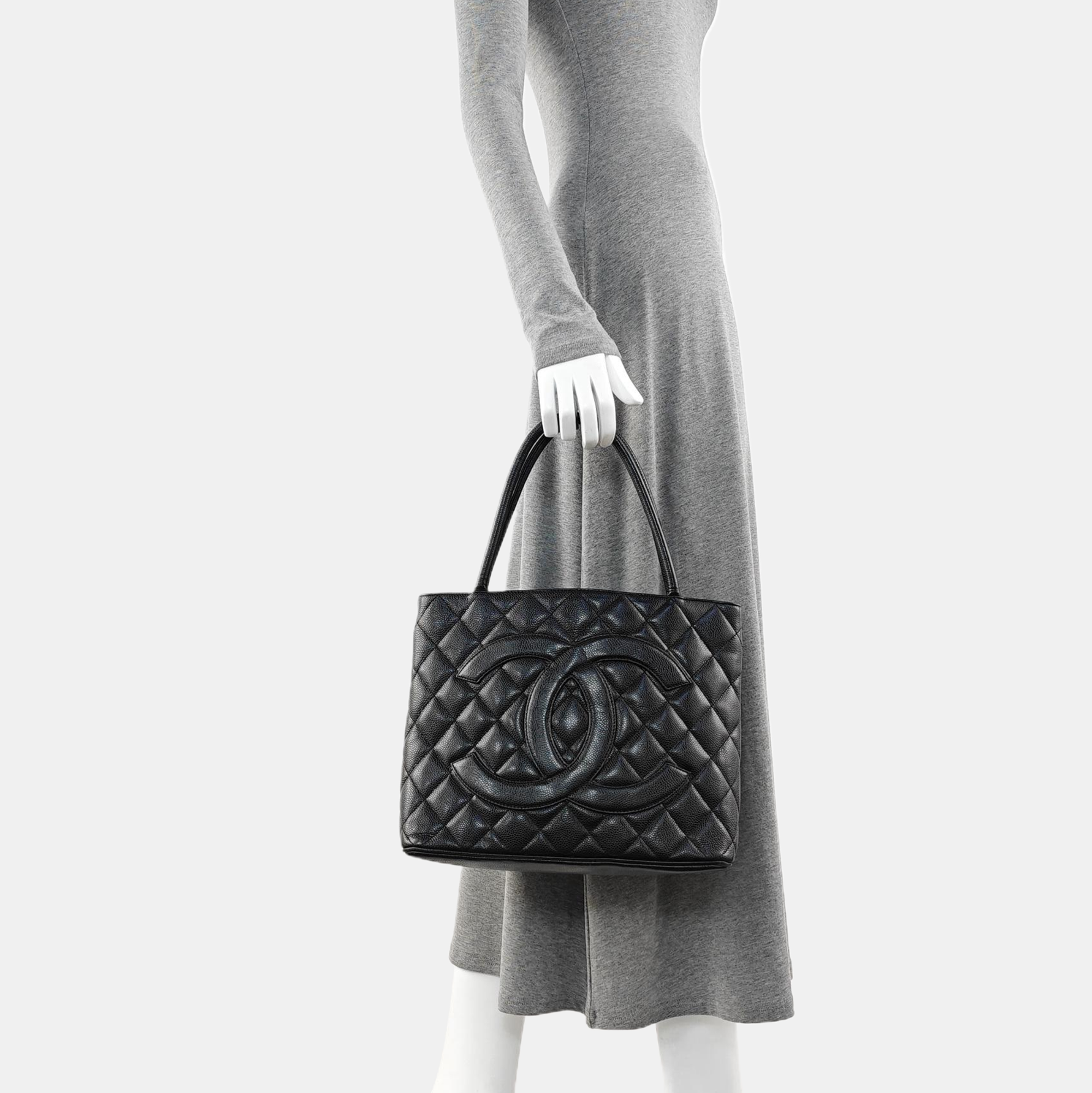 MEDALLION Quilted Grained Calfskin Black