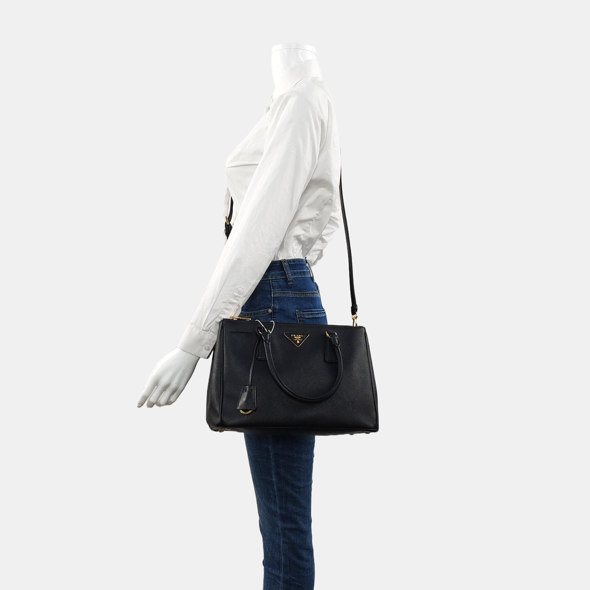 Authenticated pre-owned  Galleria Medium Saffiano Calfskin Black - Shoulder Bag at Looply