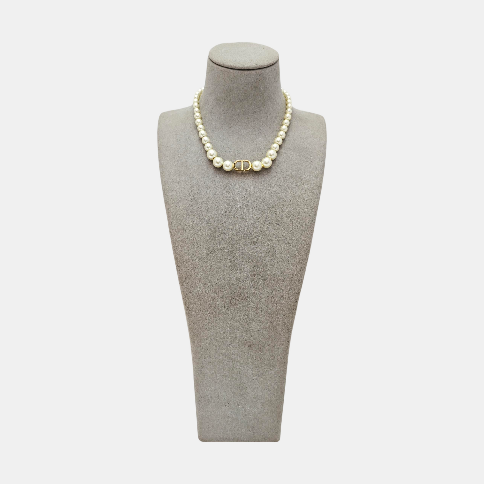 30 Montaigne Metal White Necklace