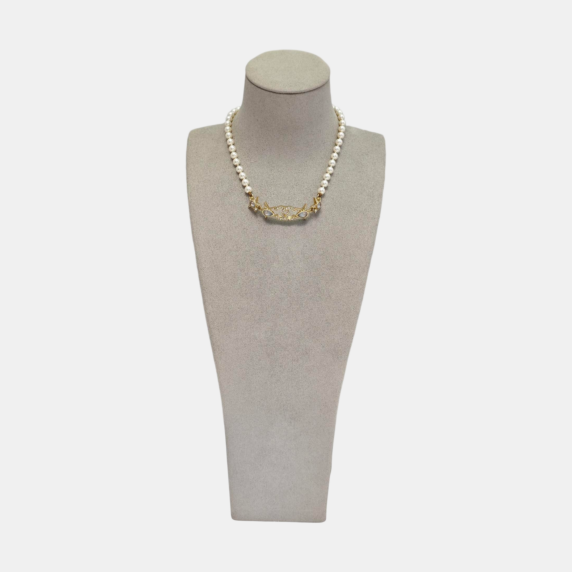 Faux Pearl White Necklace