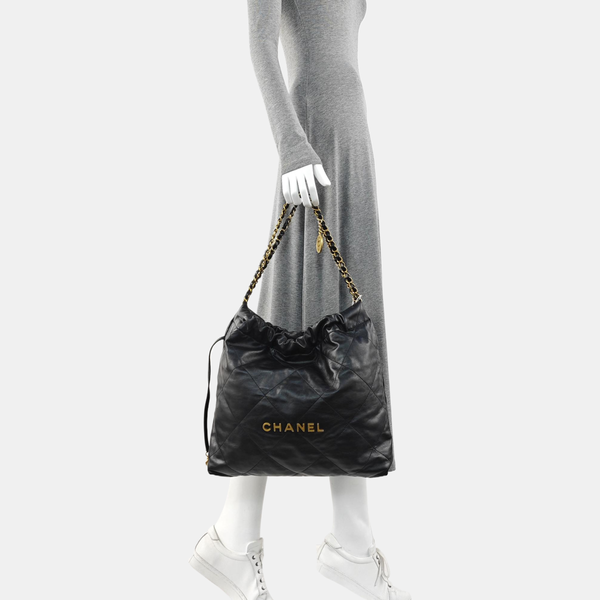 CHANEL 22 Medium Quilted Calfskin Black