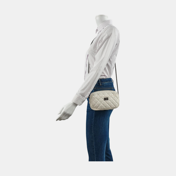 Authenticated pre-owned  2.55 Quilted Calfskin White - Crossbody Bag at Looply