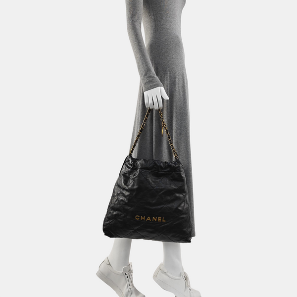 CHANEL 22 Medium Quilted Calfskin Black