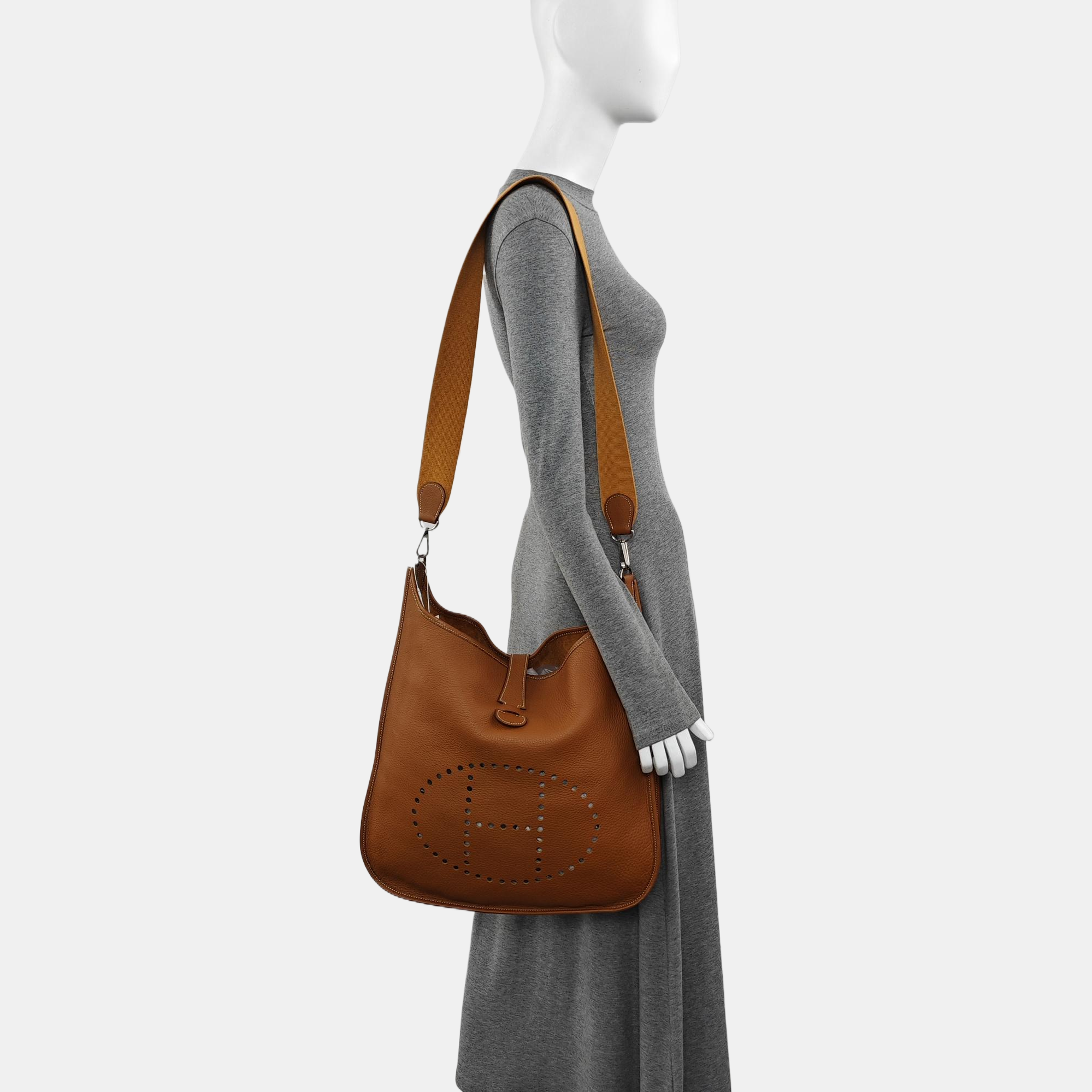 Evelyne 40 Clemence Brown