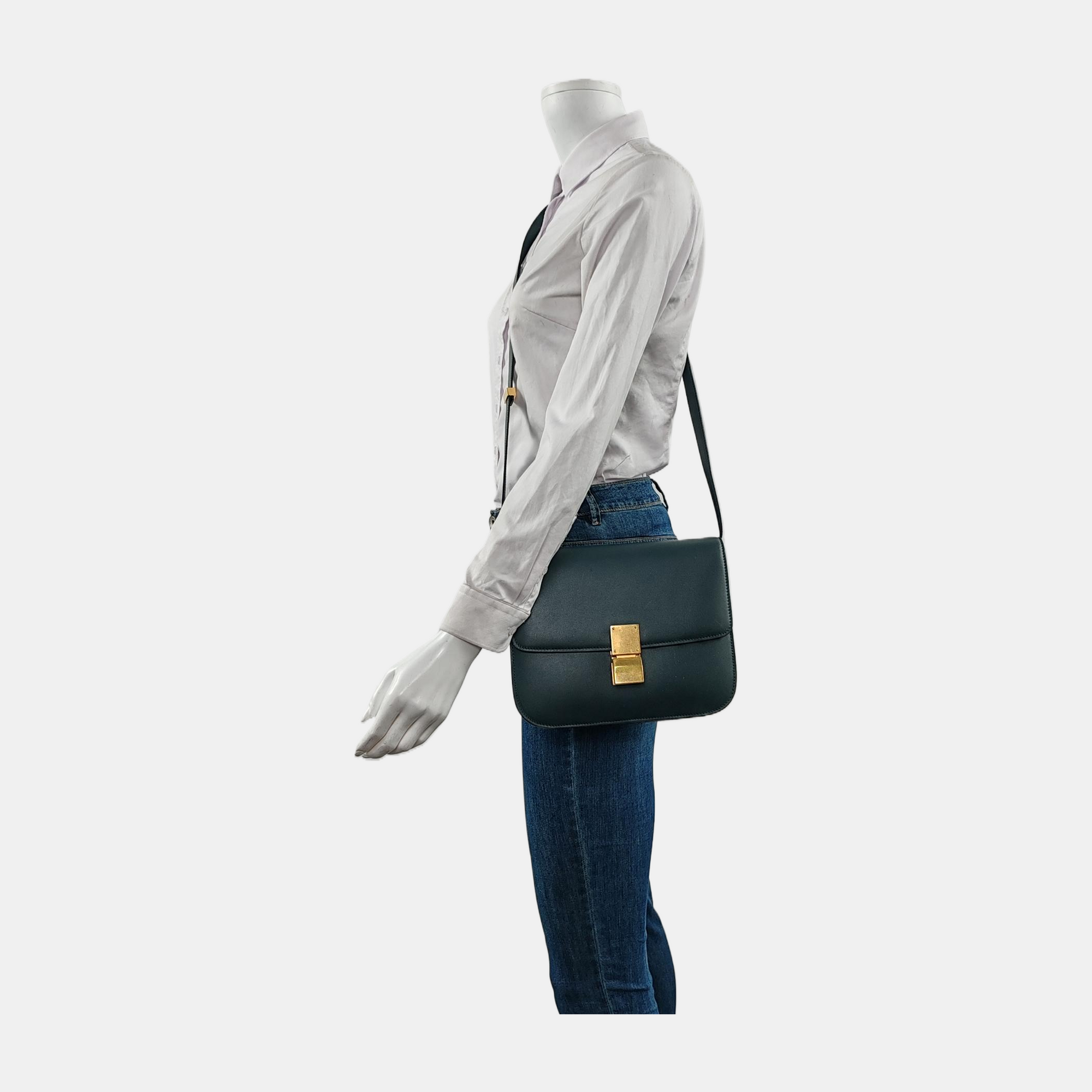 Authenticated pre-owned  CLASSIC BOX Medium Calfskin Green - Shoulder Bag at Looply