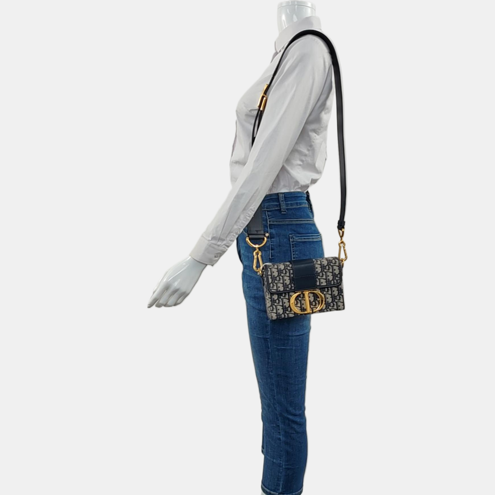 Authenticated pre-owned  30 Montaigne Oblique Canvas Blue - Shoulder Bag at Looply
