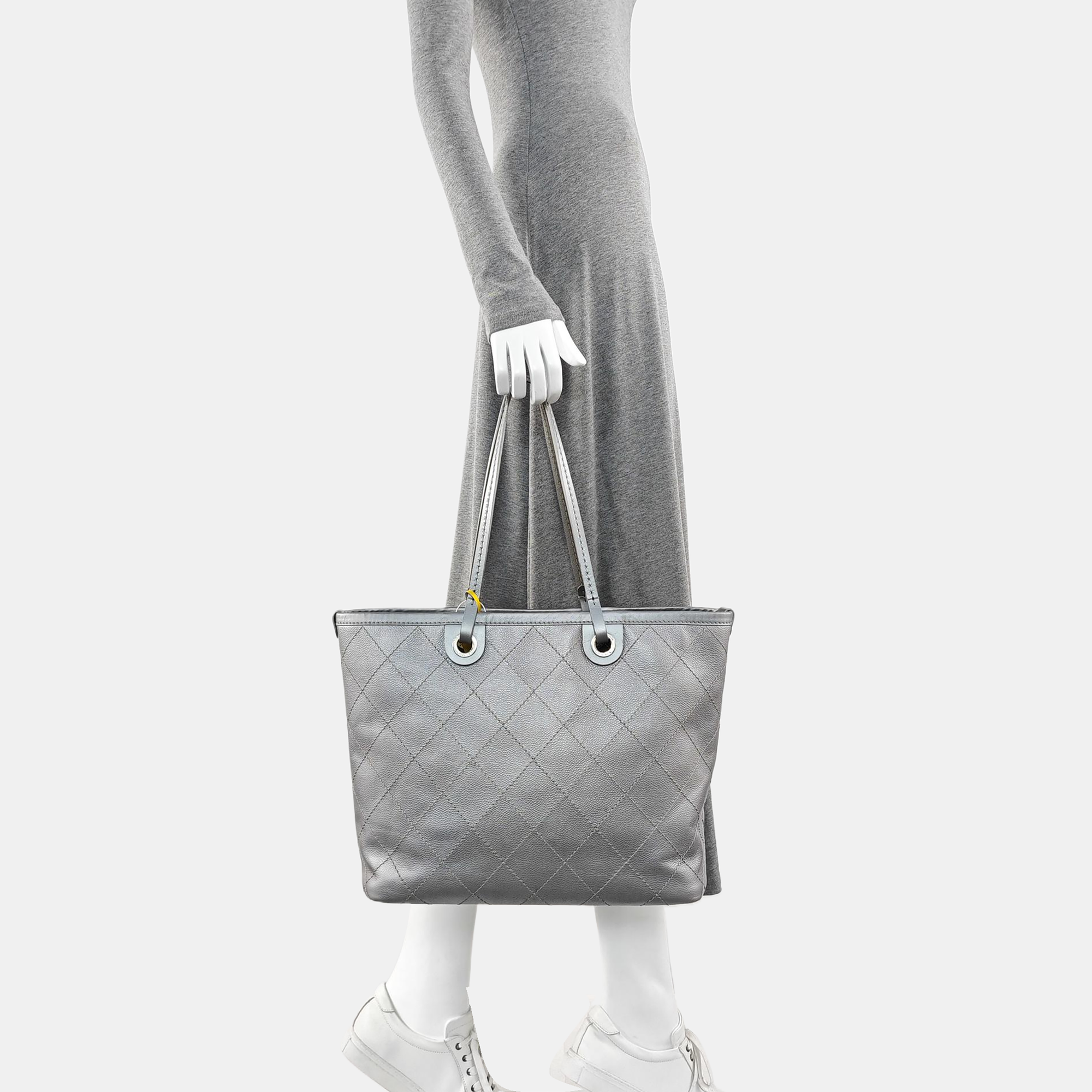 SHOPPING FEVER TOTE Quilted Grained Calfskin Silver