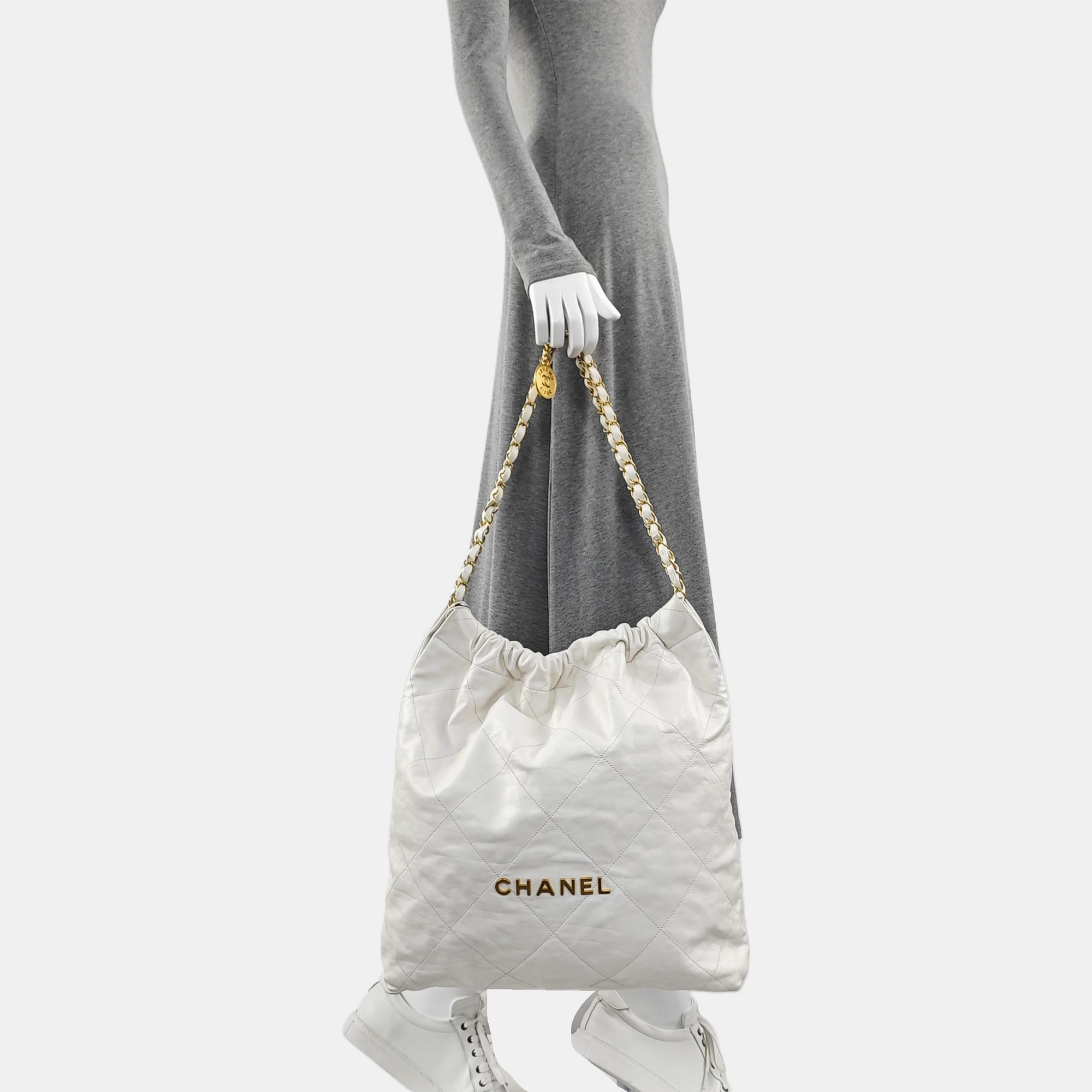 CHANEL 22 Piel de becerro acolchada grande blanca