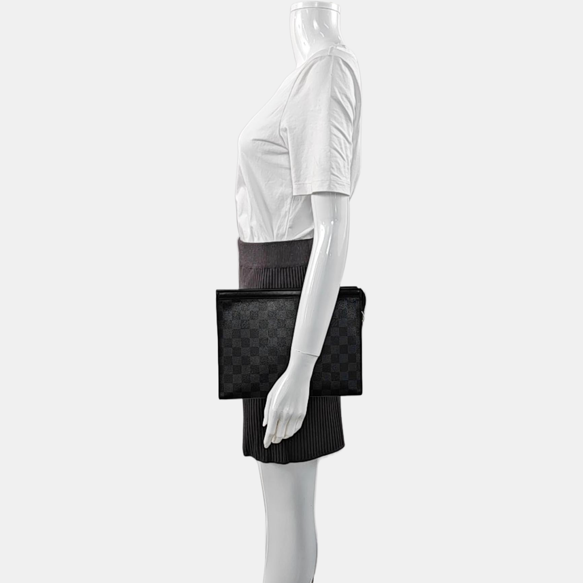 Pochette Voyag MM Damier Graphite Coated Canvas Gray