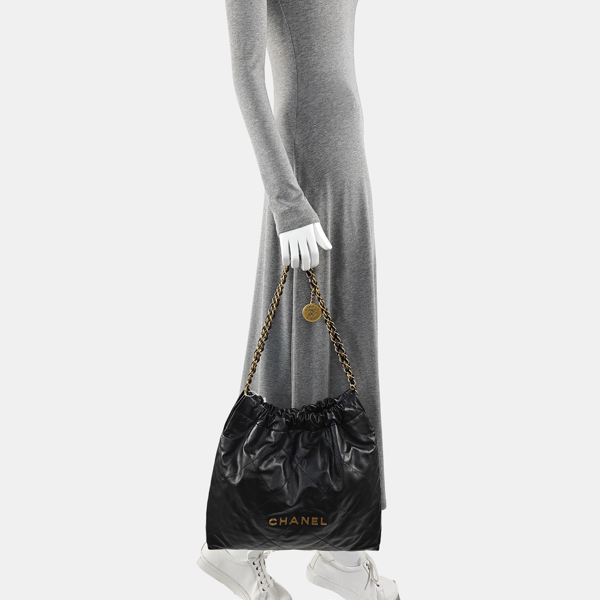 CHANEL 22 Medium Quilted Calfskin Black