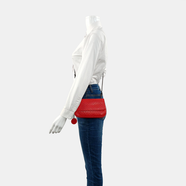 Authenticated pre-owned  Messenger Calfskin Red - Shoulder Bag at Looply