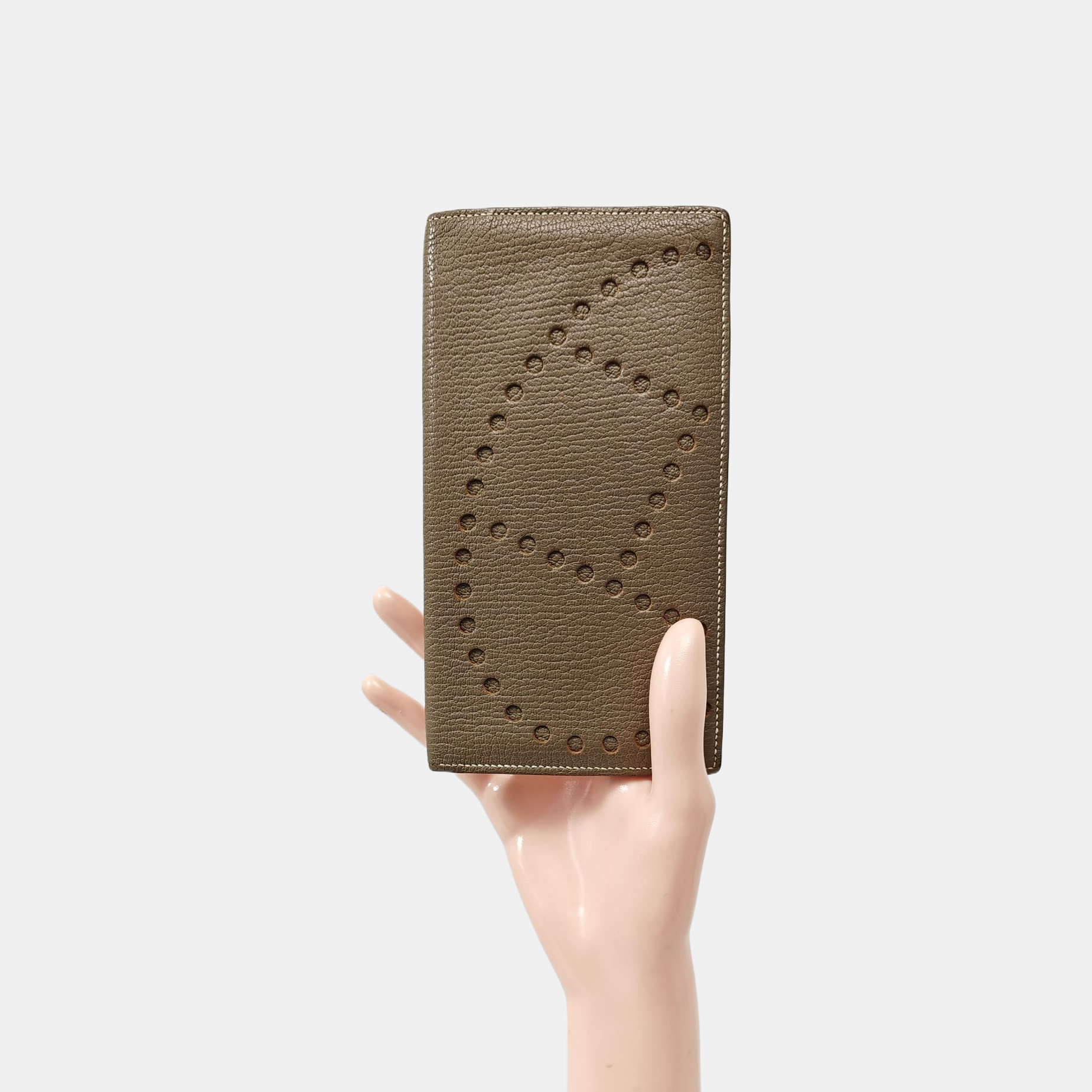 Evelyne Chèvre Mysore Gray Wallet