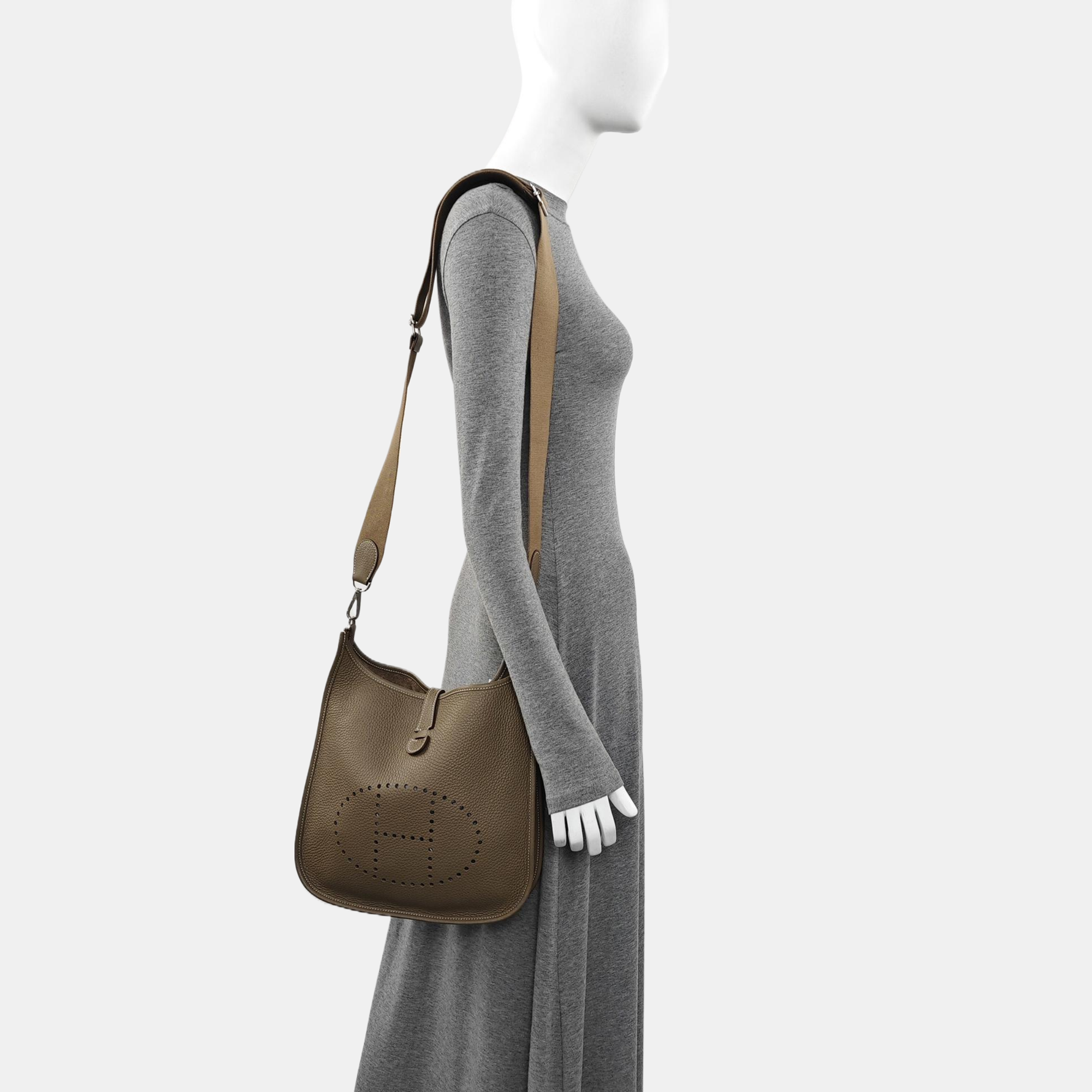 Evelyne 29 Clemence Gray