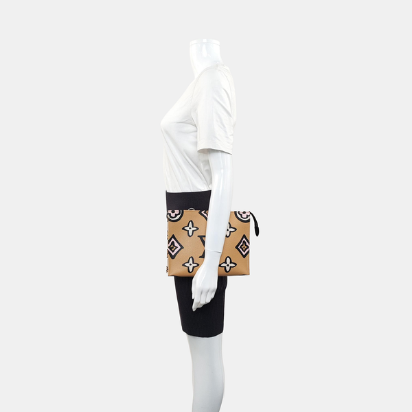 TOILET POCKET 26 Coated Canvas Beige