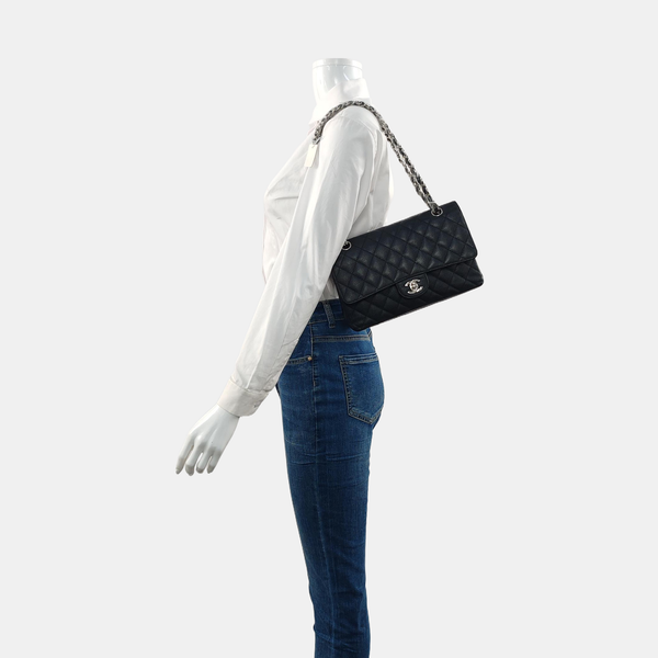 CLASSIC FLAP Medium Quilted Grained Calfskin Black