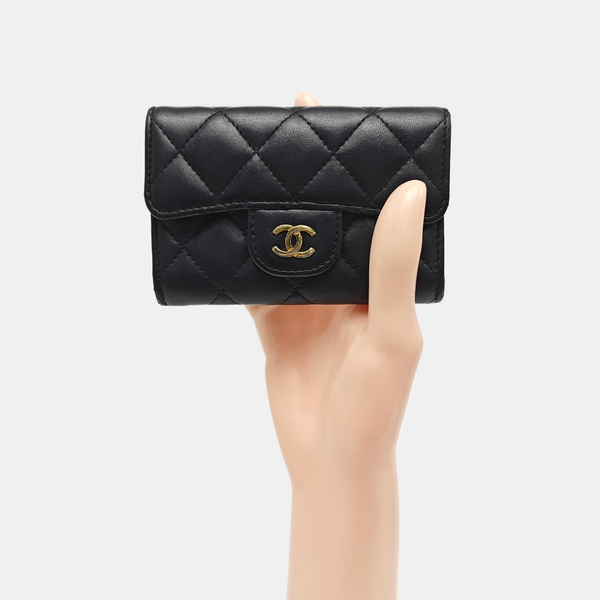 CLASSIC FLAP Quilted Lambskin Black Card Holder