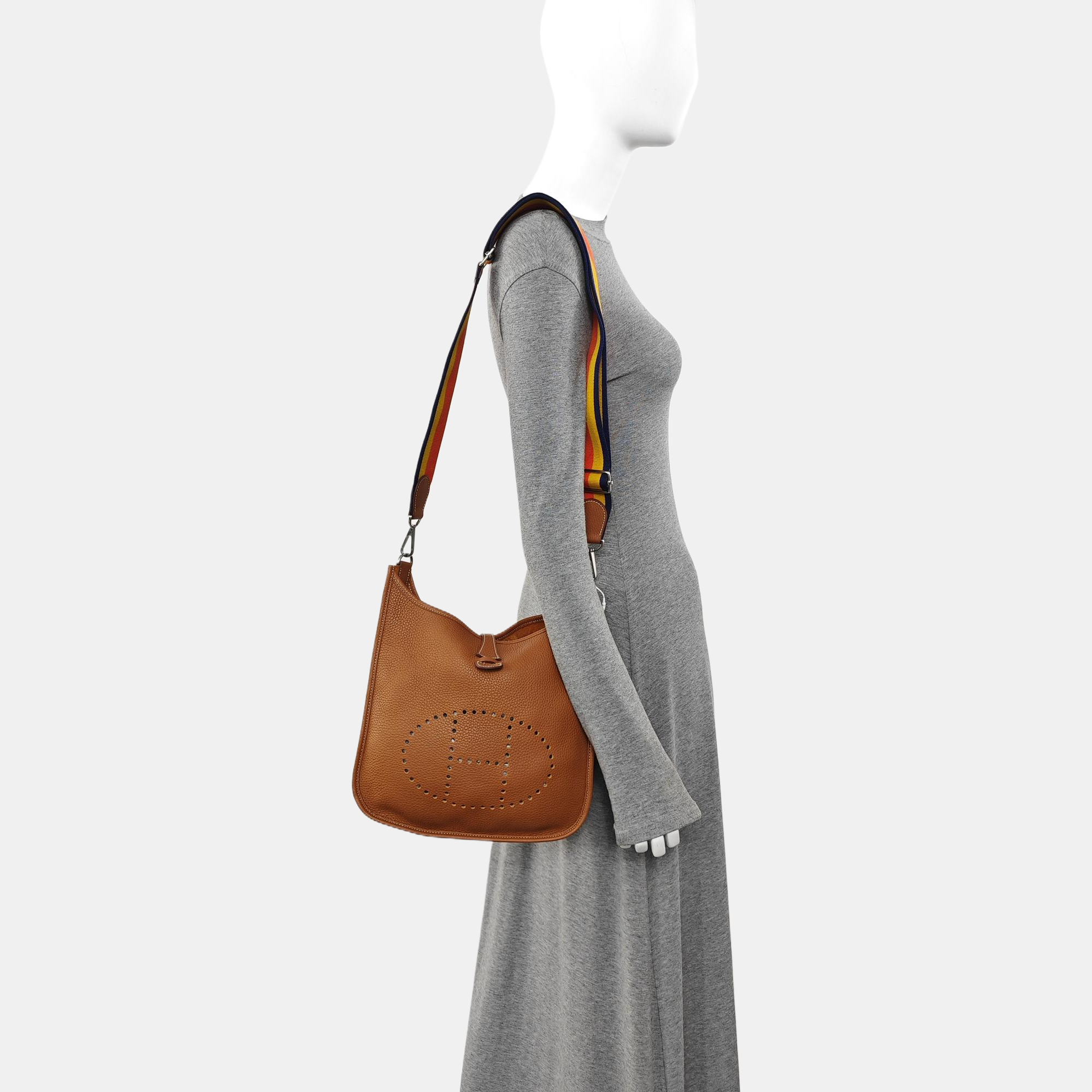 Evelyne 29 Clemence Brown