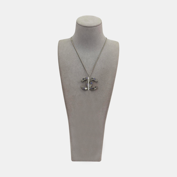 Collar de plata de metal