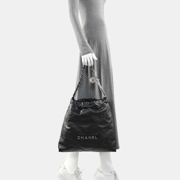 CHANEL 22 Medium Quilted Calfskin Black