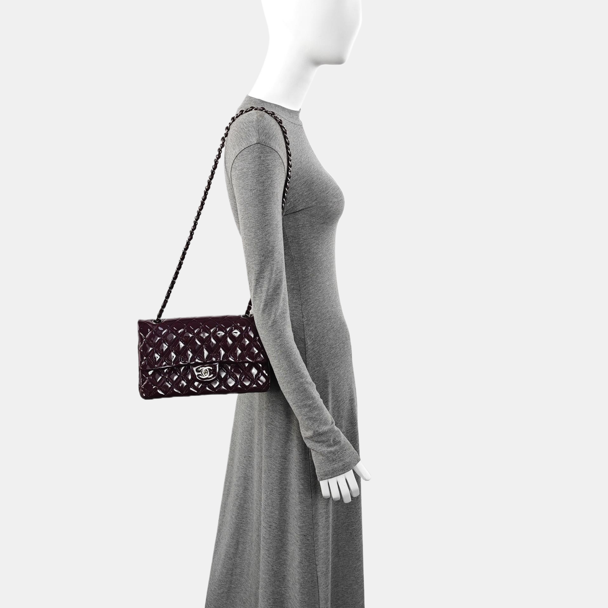 Authenticated pre-owned  CLASSIC FLAP Medium Patent Calfskin Purple - Shoulder Bag at Looply