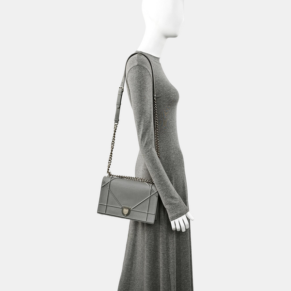 Diorama Medium Cannage Calfskin Gray