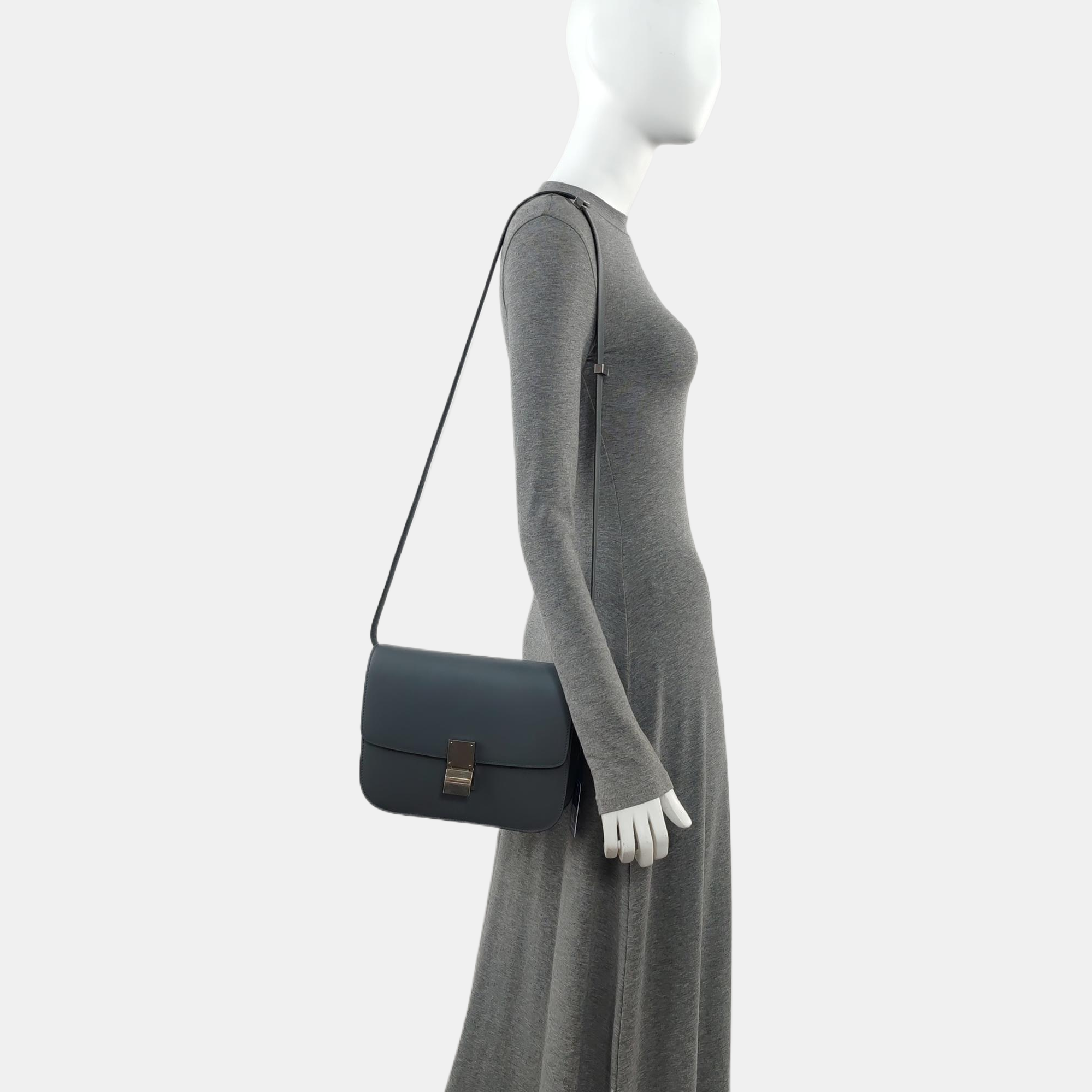 Authenticated pre-owned  CLASSIC BOX Medium Calfskin Grey - Shoulder Bag at Looply