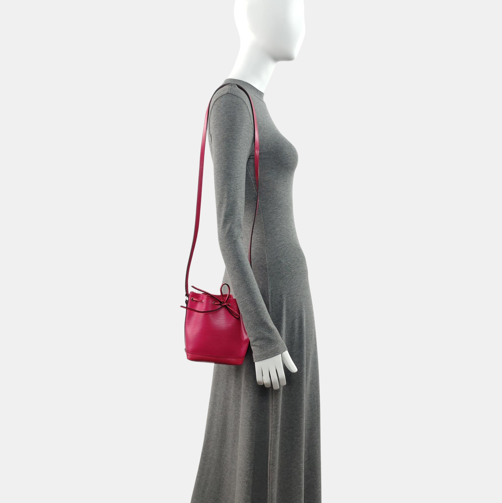 Authenticated pre-owned  NOÉ Nano Epi Red - Bucket Bag at Looply
