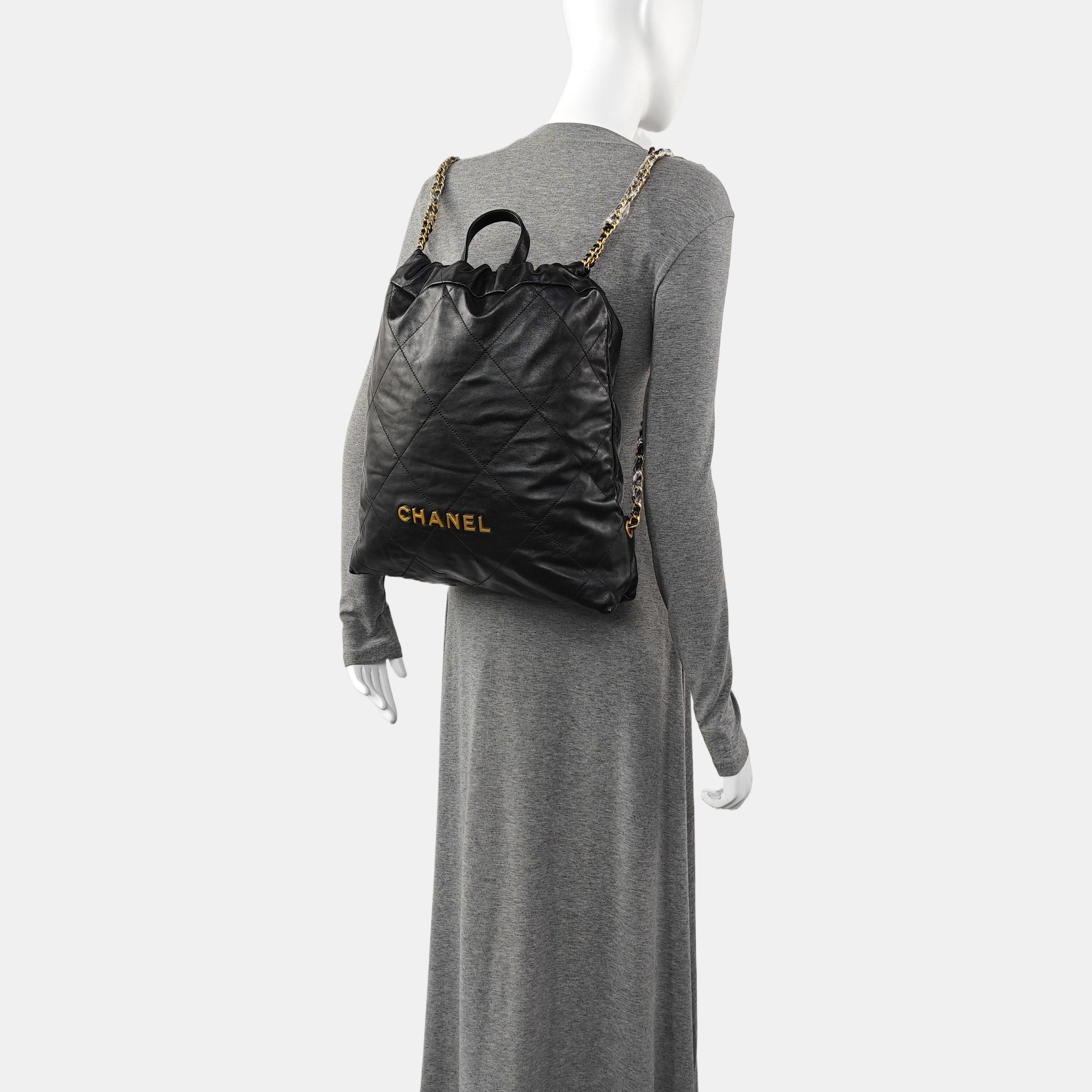 CHANEL 22 Piel de becerro acolchada grande negra