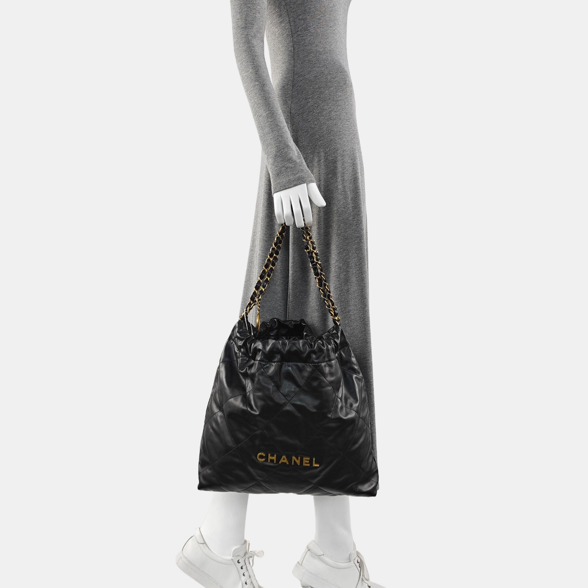 CHANEL 22 Medium Quilted Calfskin Black