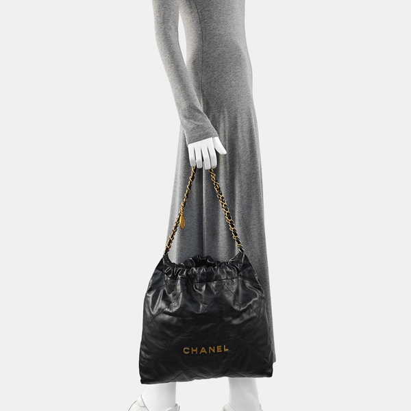 CHANEL 22 Medium Quilted Calfskin Black
