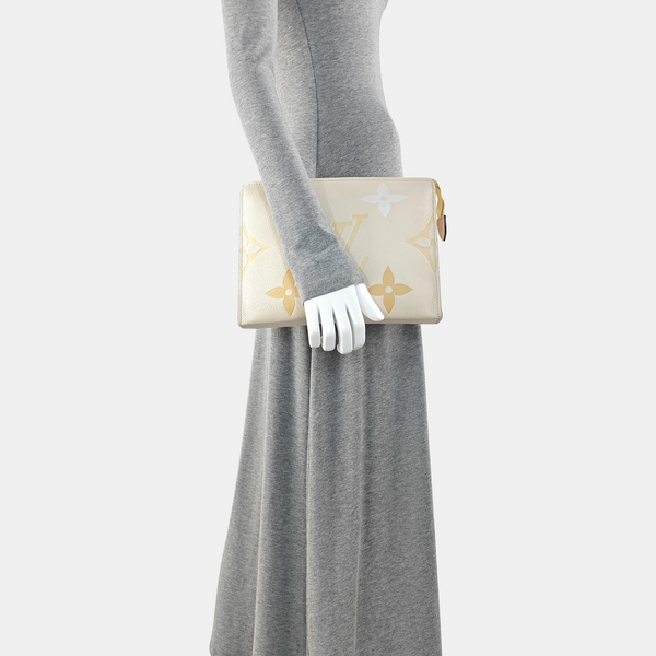 TOILET POCKET 26 Calfskin Beige
