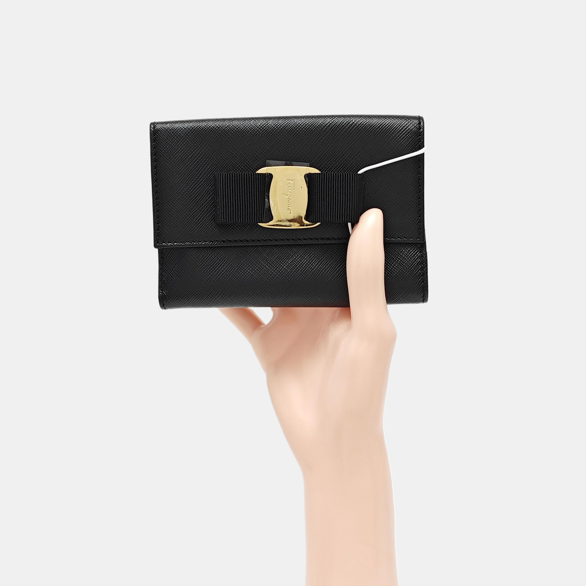 Authenticated pre-owned  Vara Calfskin Black Card Holder - Wallet at Looply