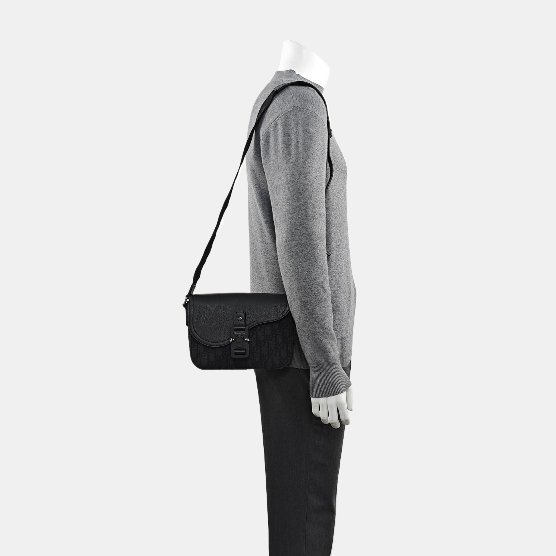 Saddle Small Oblique Canvas Black