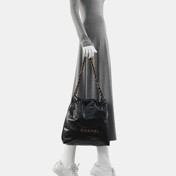 CHANEL 22 Small Quilted Calfskin Black