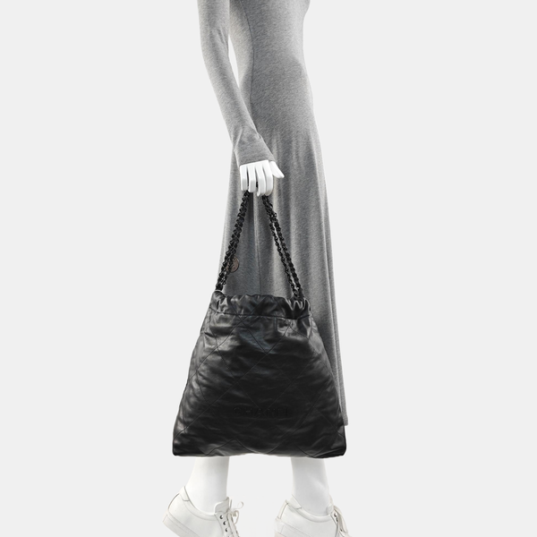 CHANEL 22 Medium Quilted Calfskin Black