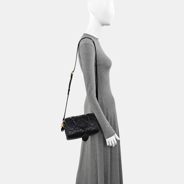 Groove 16 Cannage Calfskin Black