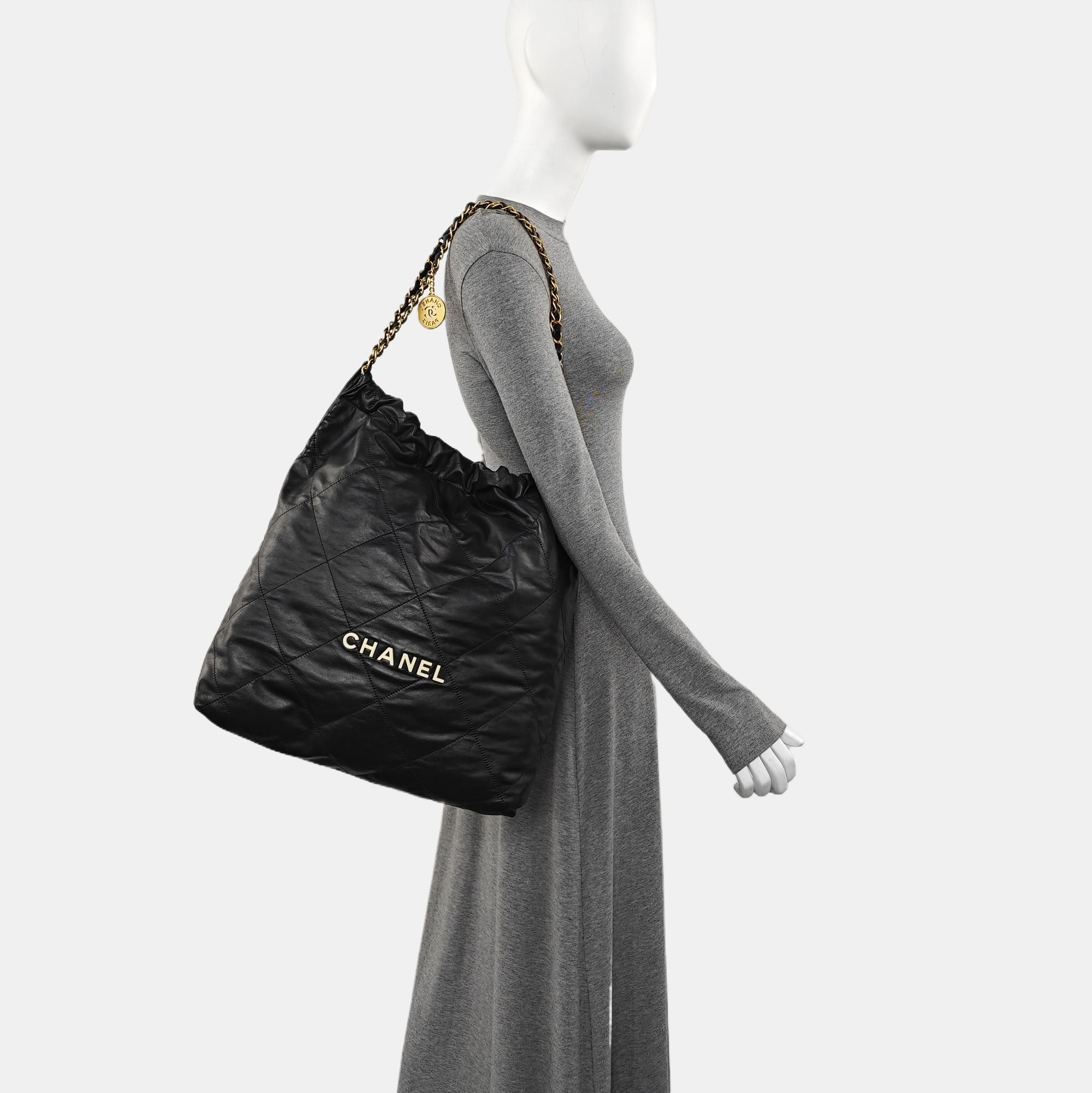 CHANEL 22 Medium Quilted Calfskin Black