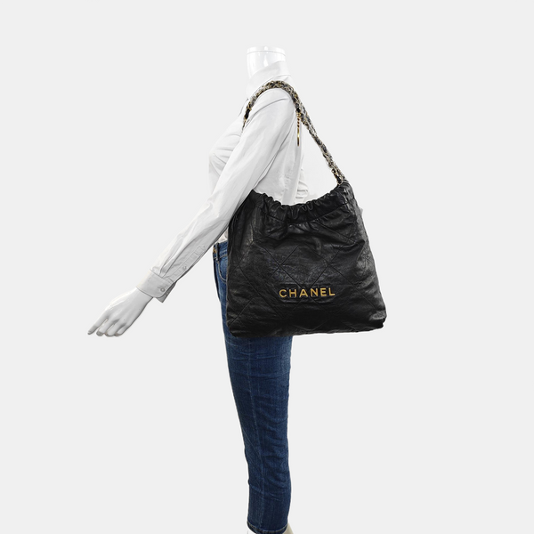 CHANEL 22 Medium Quilted Calfskin Black