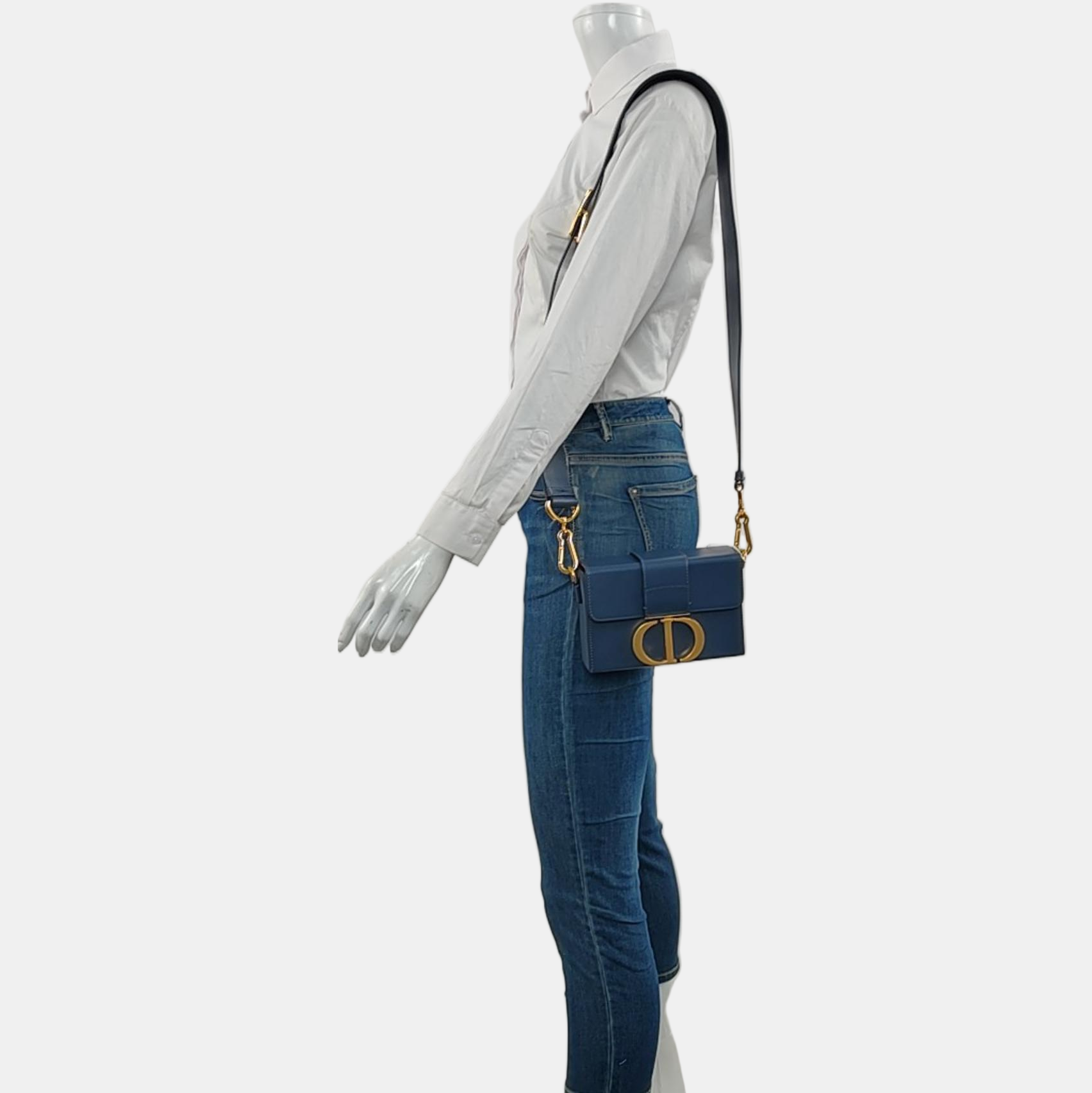Authenticated pre-owned  30 Montaigne Calfskin Blue - Shoulder Bag at Looply