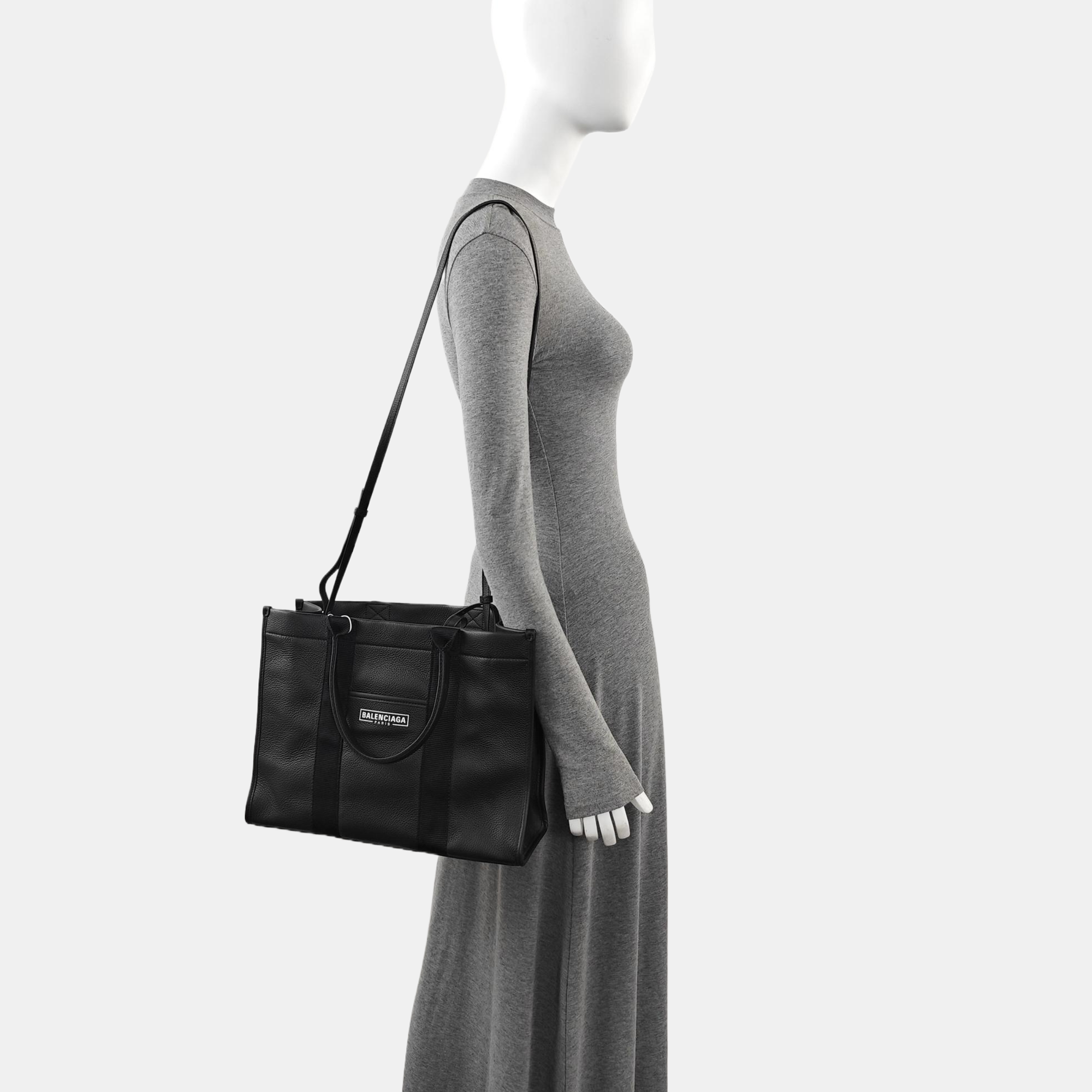 Calfskin Shoulder Bag Medium Black