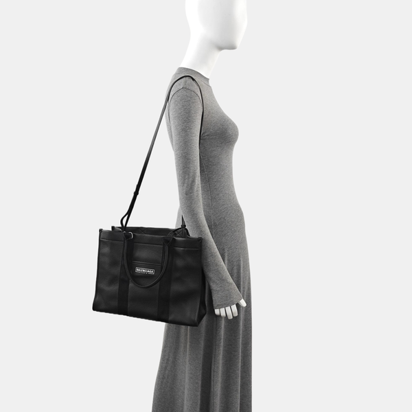 Calfskin Shoulder Bag Medium Black