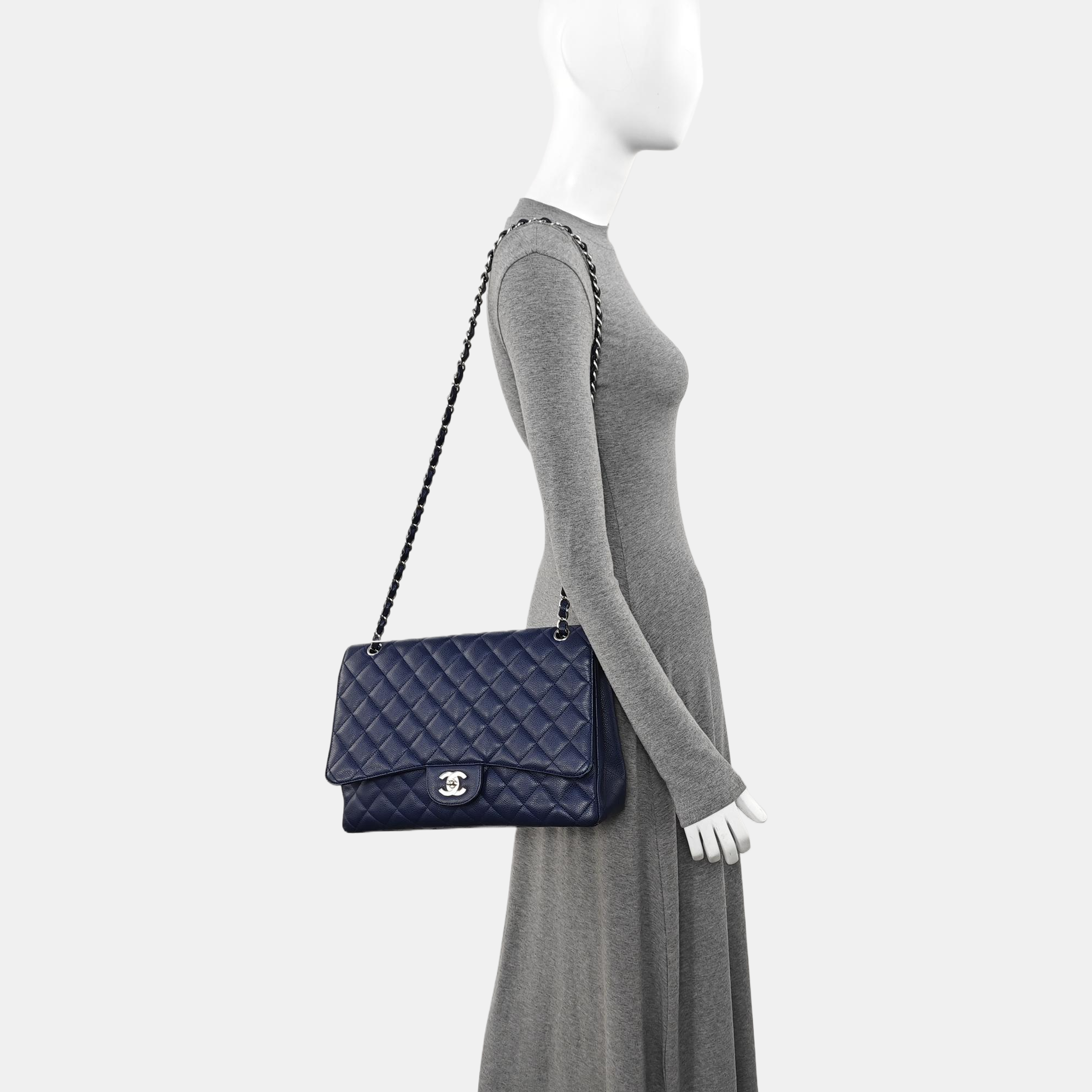 CLASSIC FLAP Jumbo Quilted Grained Calfskin Blue