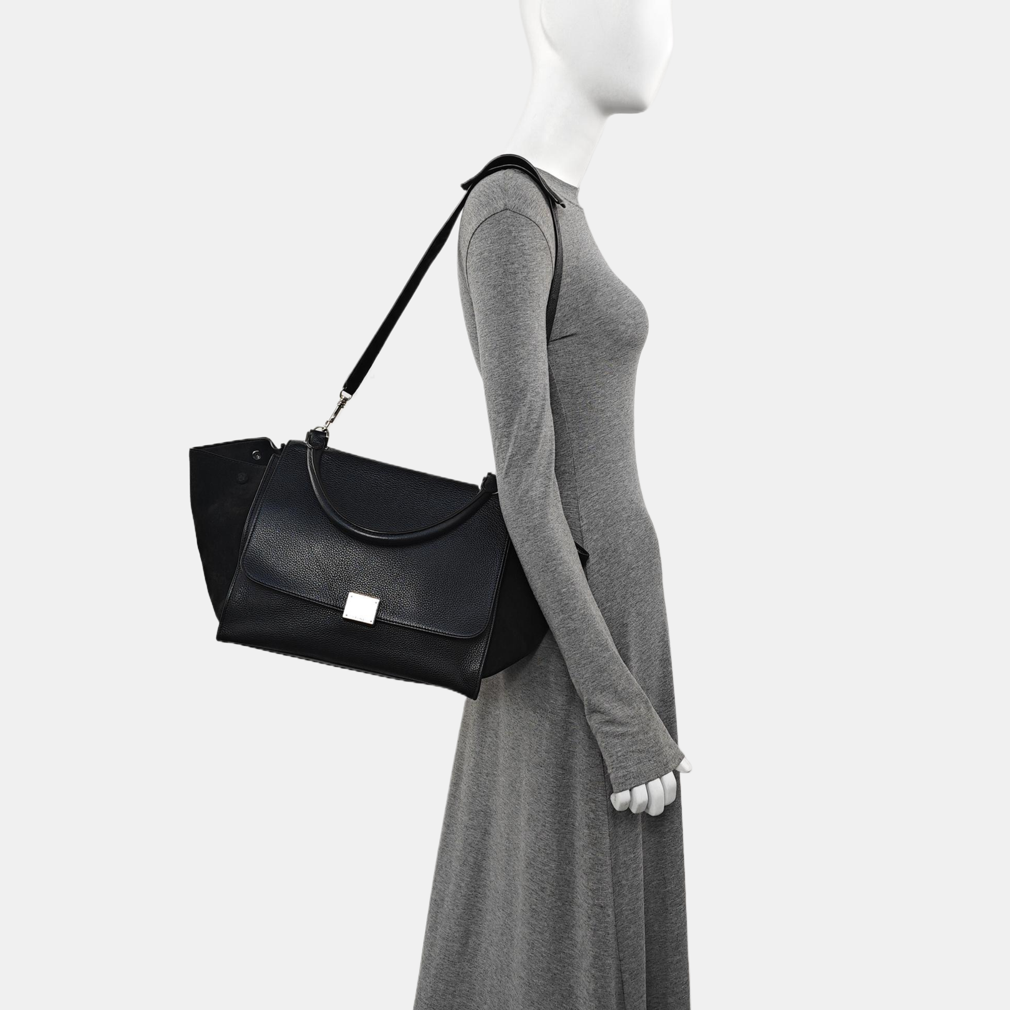 TRAPEZE Medium Calfskin Black