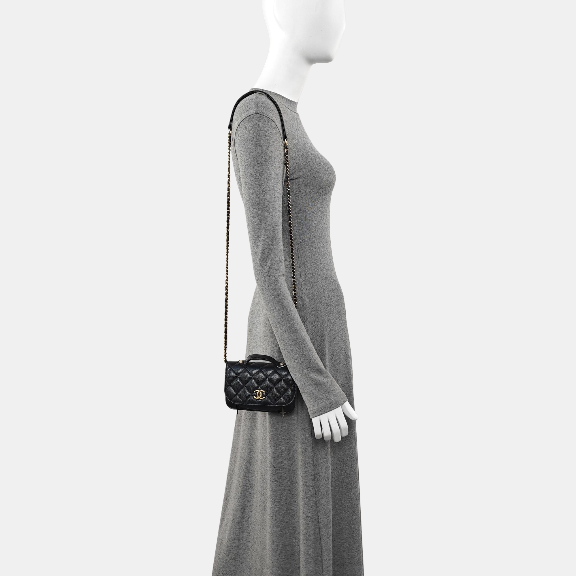 Authenticated pre-owned  BUSINESS AFFINITY Quilted Grained Calfskin Black - Shoulder Bag at Looply